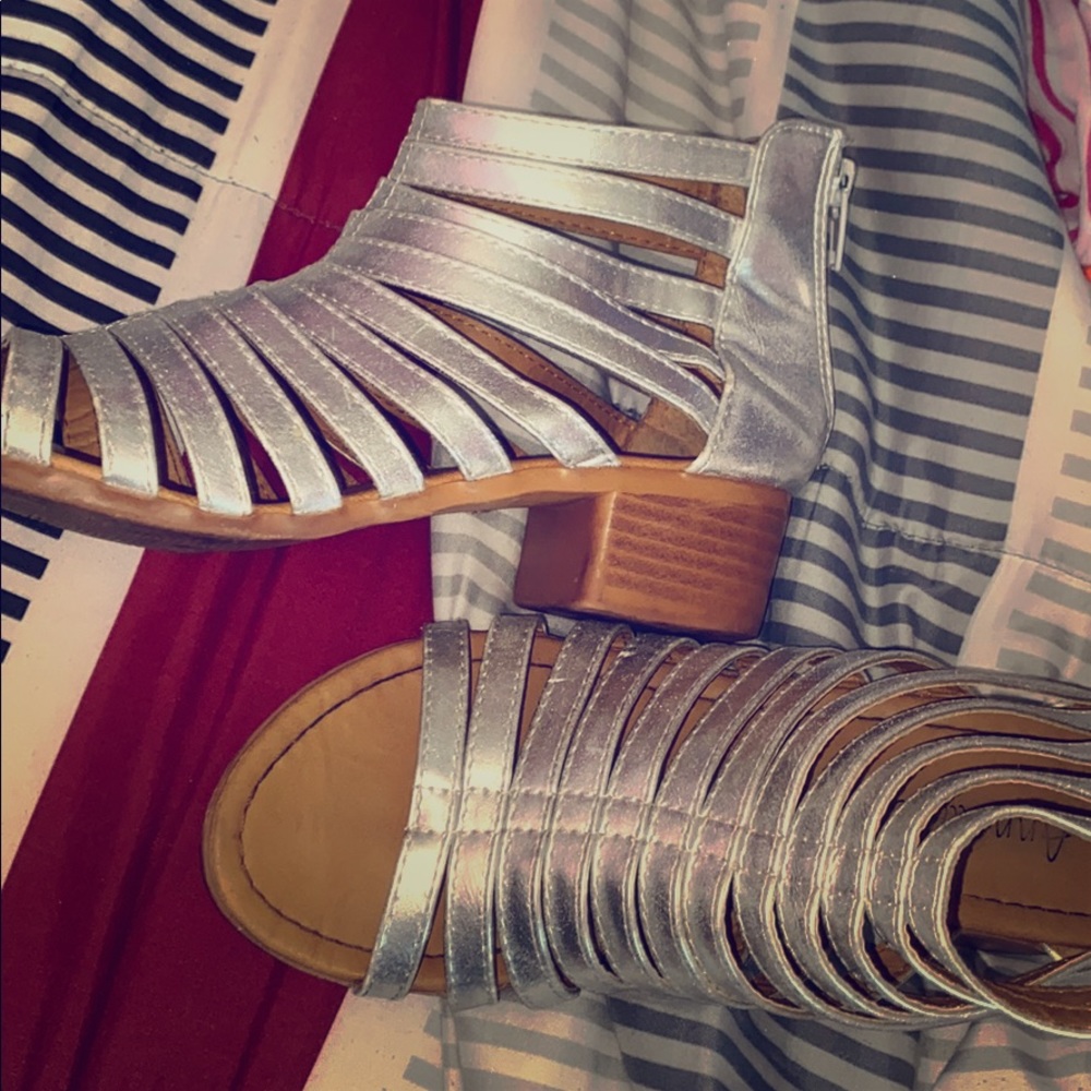 I’m selling heels